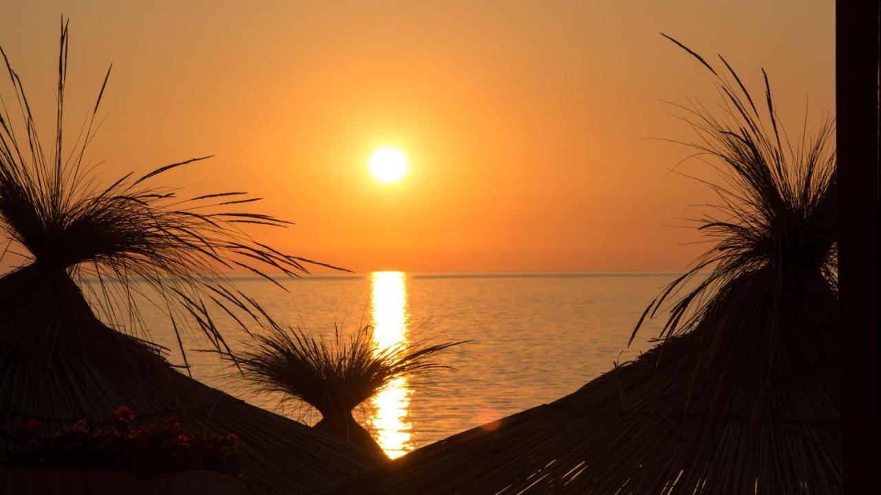 Paradise Lukova Hotel Экстерьер фото