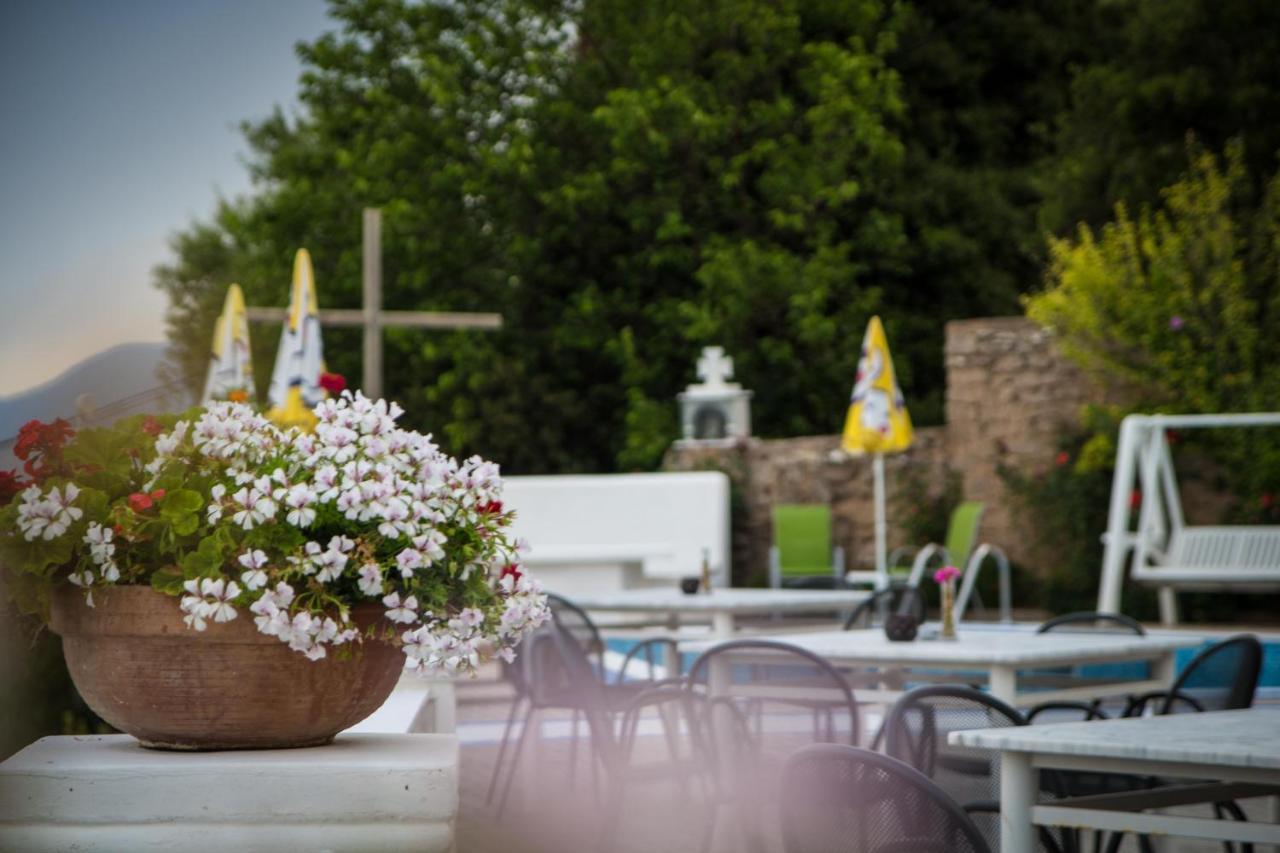 Paradise Lukova Hotel Экстерьер фото