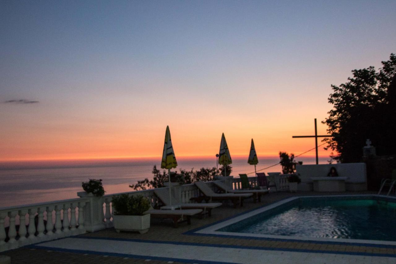Paradise Lukova Hotel Экстерьер фото